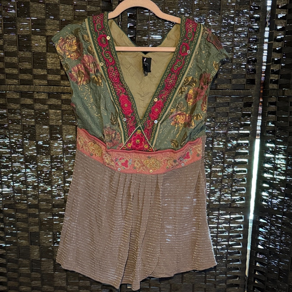 Deletta Green and Pink Embroidered V-Neck Size Large
